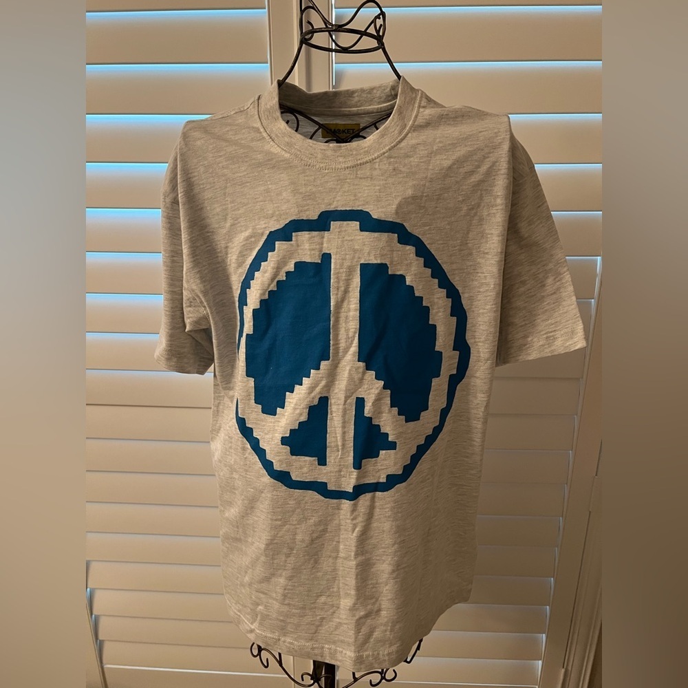 Market Peace Graphic Tee in Gray and Blue
